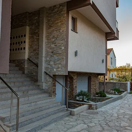 Lora Apartament *