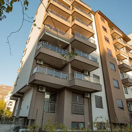 Lora Apartament